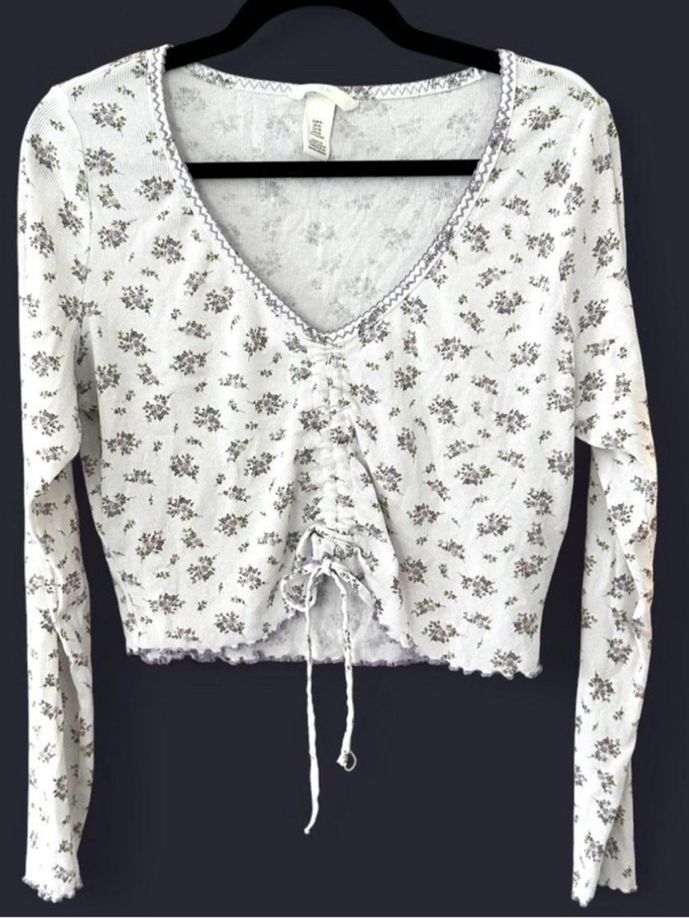 H&M White Floral Lace-Up Long Sleeve Crop Top